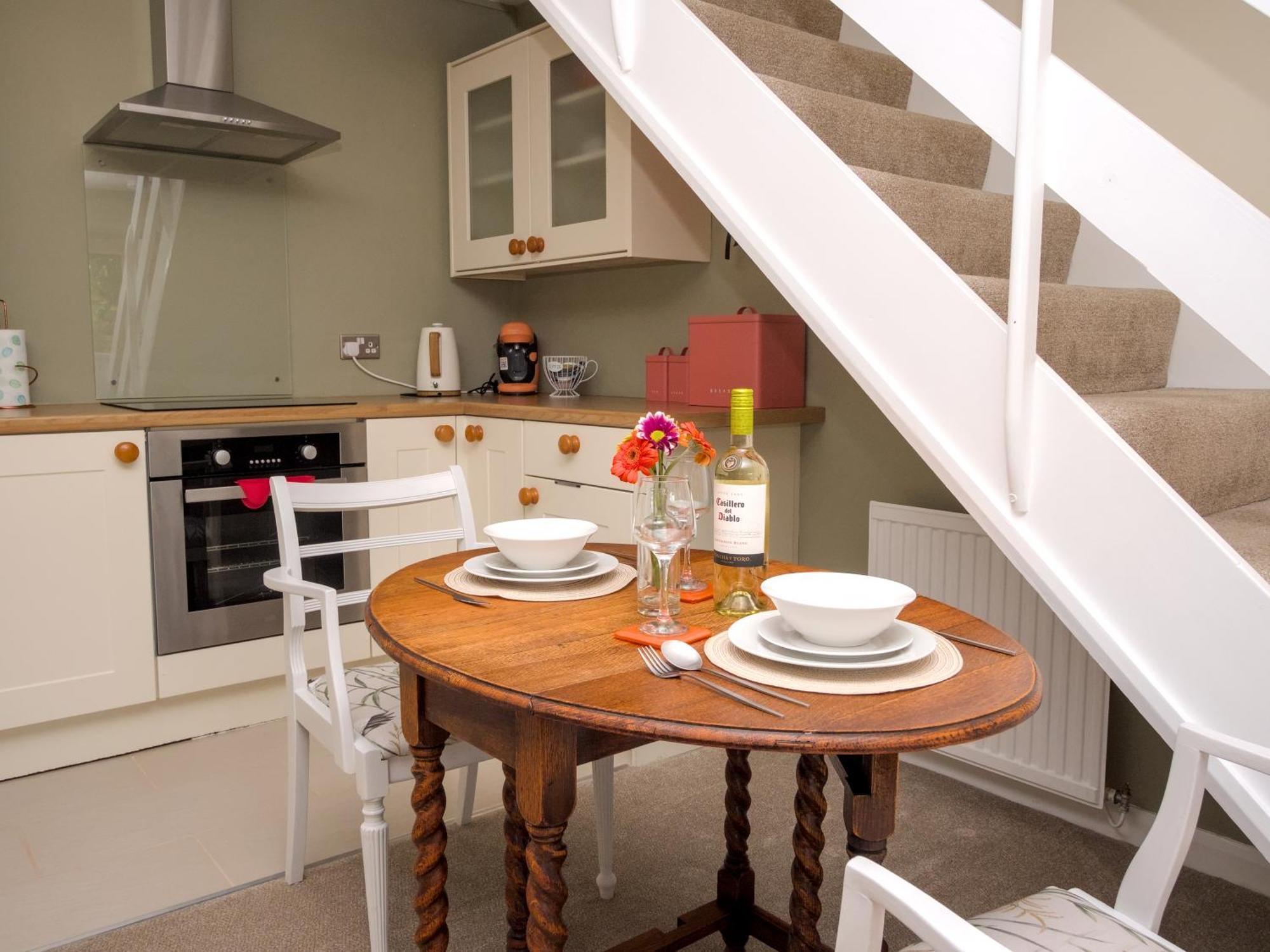 The Lilley Pad In Ludlow Cosy, Central, Perfect For Couples, Netflix & Parking Permit Экстерьер фото