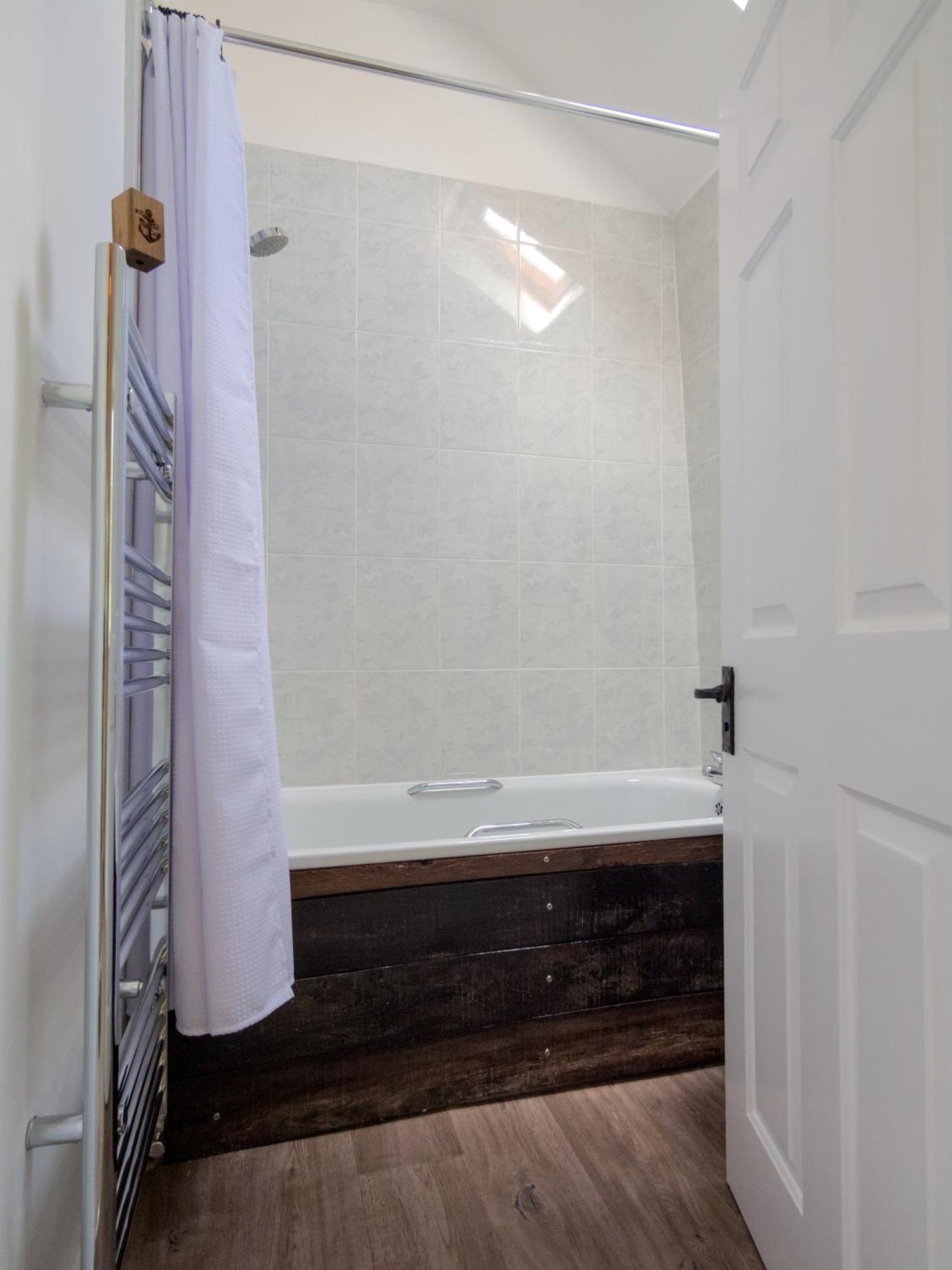 The Lilley Pad In Ludlow Cosy, Central, Perfect For Couples, Netflix & Parking Permit Экстерьер фото